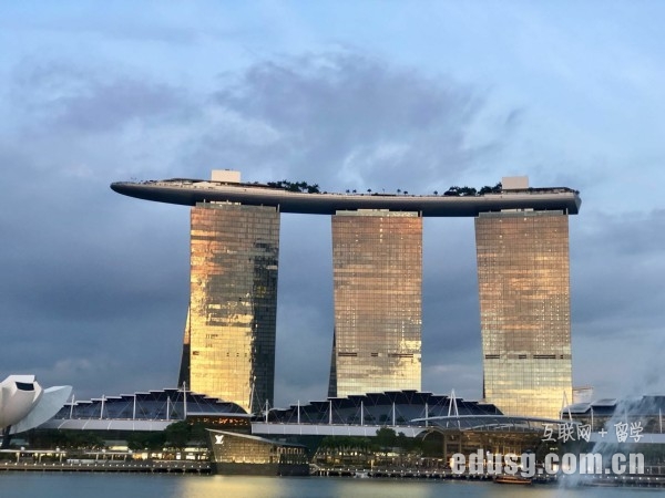 必威精装版app的大专读几年