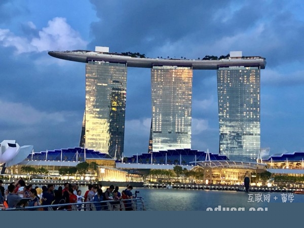 必威精装版app的大专读几年