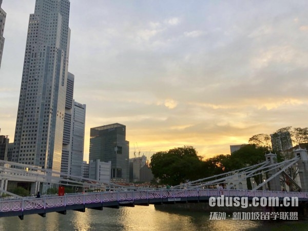 必威精装版app读研新闻专业费用