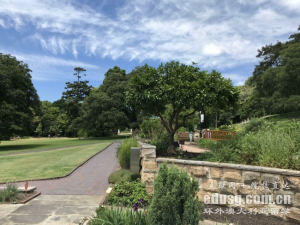 昆士兰大学的研究生