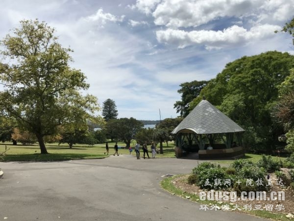 澳洲大学必威体育亚洲品牌学费