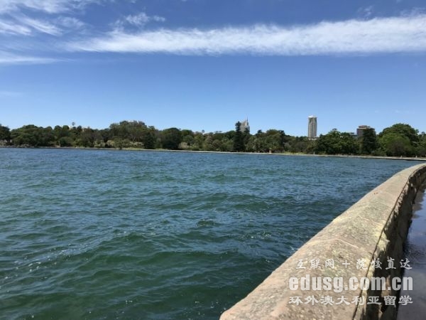 墨尔本大学研究生多少年