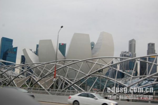 必威精装版app大学商科学费