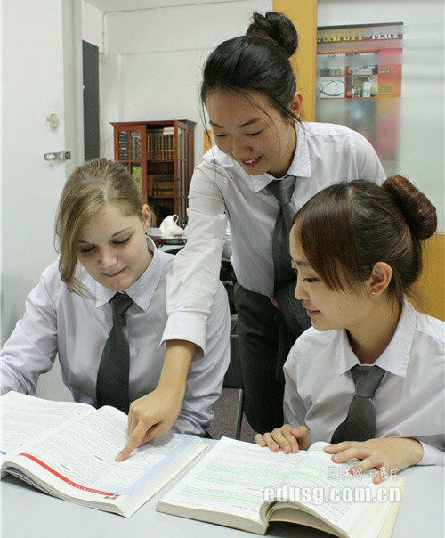 必威精装版appeasb大学预科学费