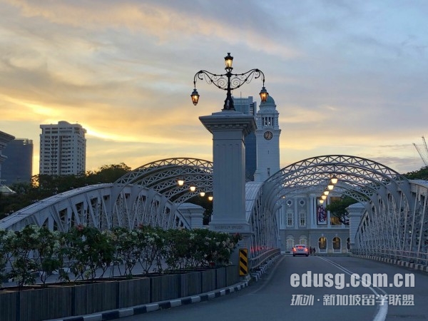 �ڱ�����װ��app���о���