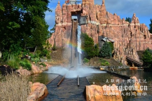 �Ĵ����Ǳ��Ʊ�����������Ʒ��ѧУ