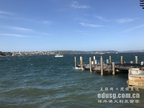 �Ĵ����Ǵ�ѧ������