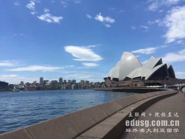 �Ĵ����Ǵ�ѧ������